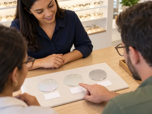 Três lentes de demonstração lado a lado para comparar as opções